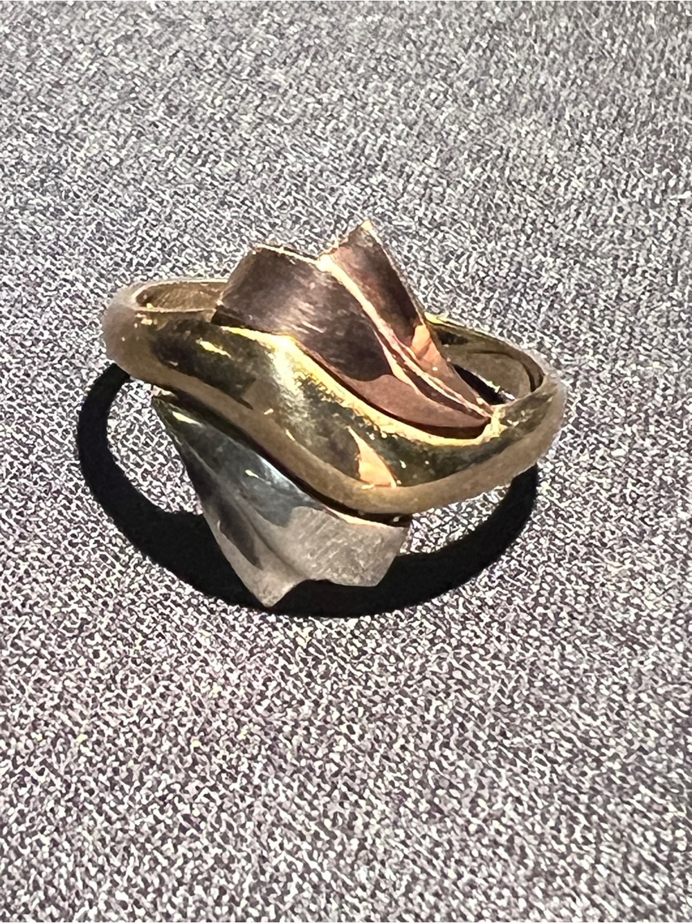 VTG Mid Century 10K Multi Tone Gold Modernist Wave Ring Size 8 Signed MQ 3g